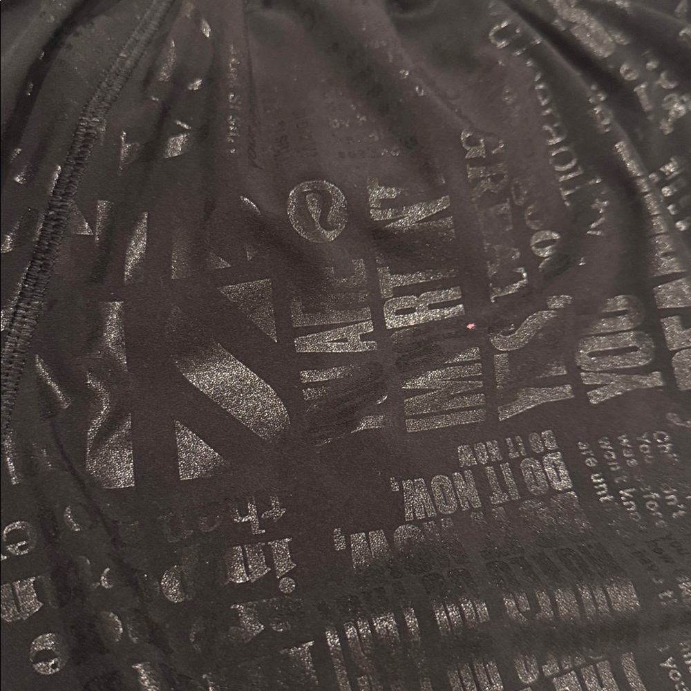 Lululemon Hotty Hot Short ll 2.5” manifesto foil Black Women's Athletic Sz 4tall - Picture 10 of 11